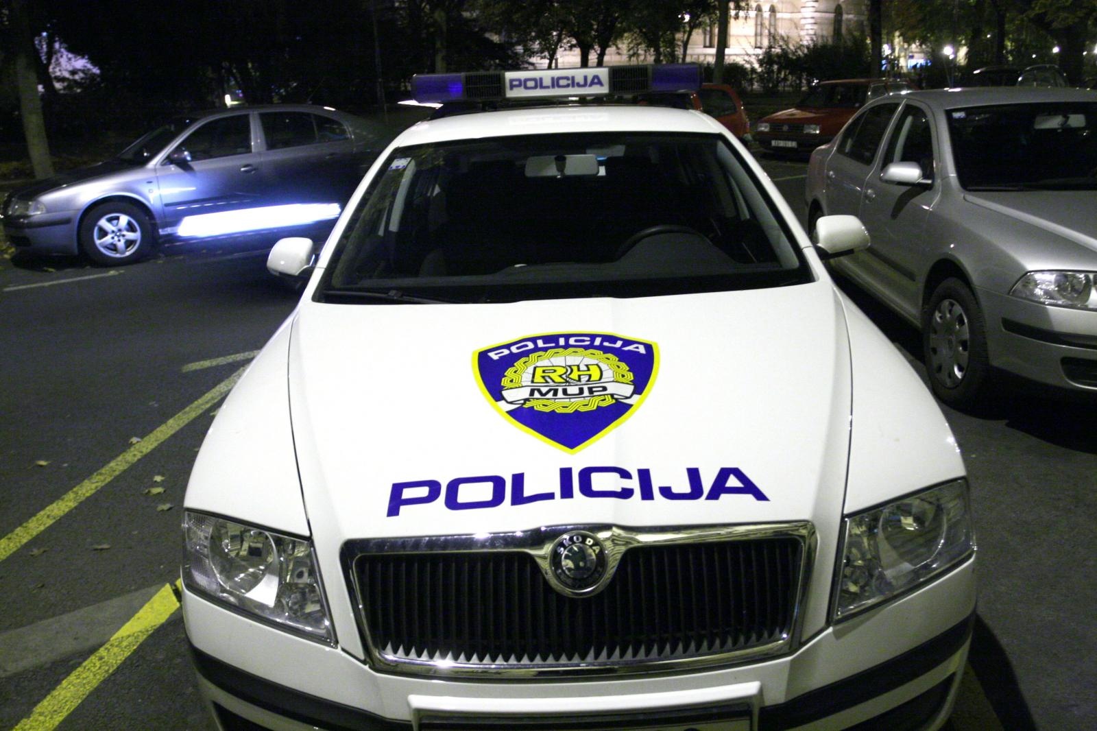 Divljao u policijskom autu u Koprivnici: Pljuvao po autu, psovao policajce